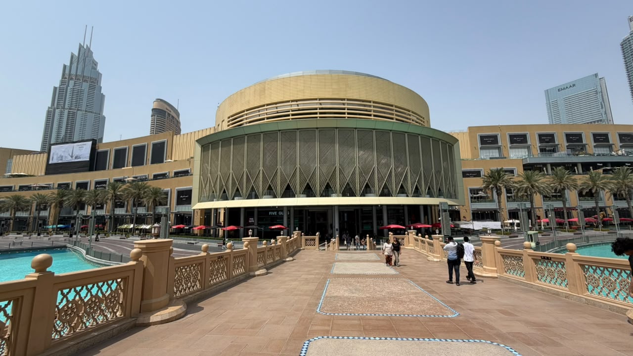 Apple Store Dubai Mall image